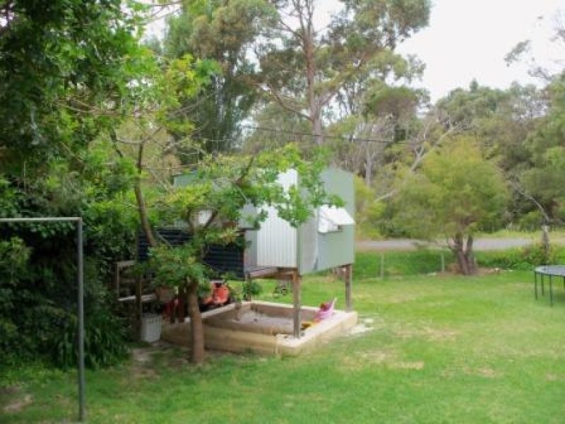 86 Bayview Drive, Little Grove WA 6330