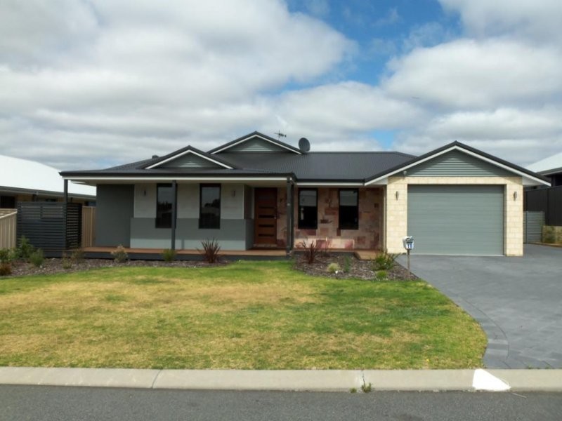18 Goddard Way, Mckail WA 6330