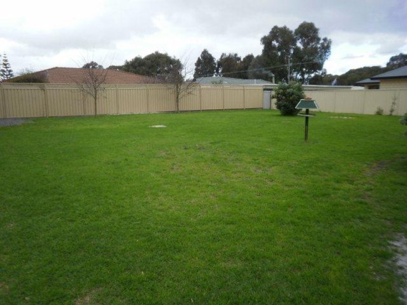 4 Spring Street, Little Grove WA 6330