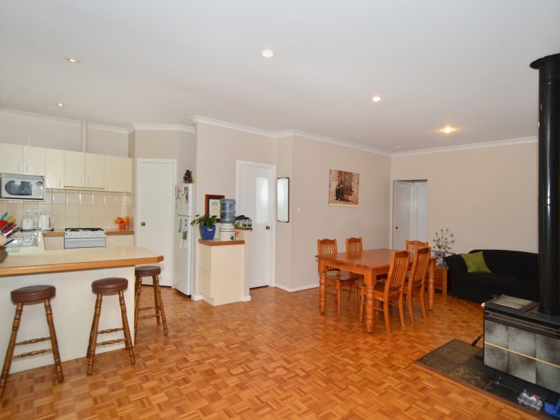 424 Robinson Rd, Robinson WA 6330