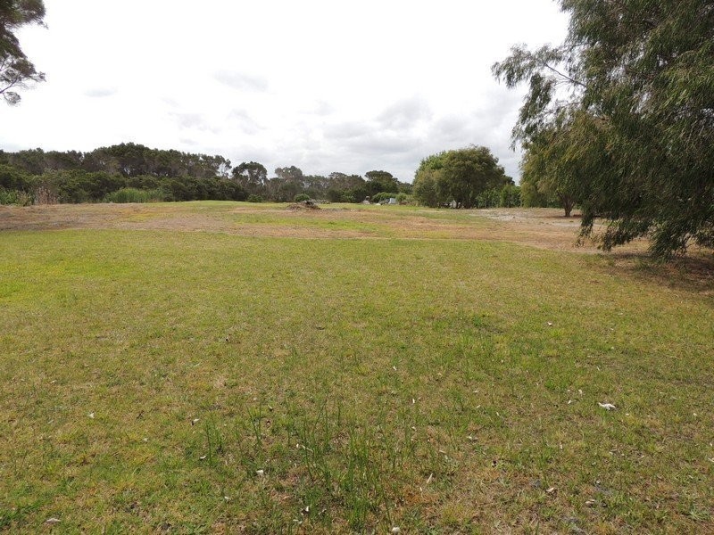 273 Emu Point Drive, Collingwood Park WA 6330