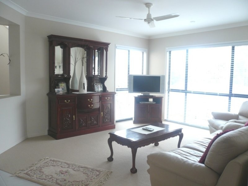 6 Sunbeam Court, Eatons Hill QLD 4037