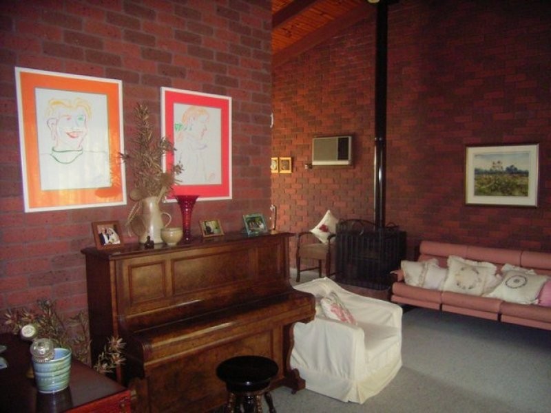 100 Pell Street, Howlong NSW 2643