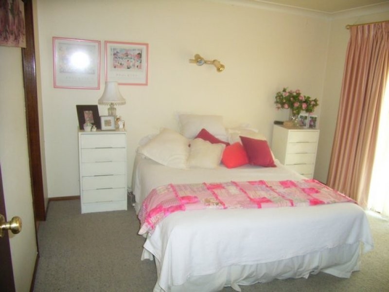 100 Pell Street, Howlong NSW 2643