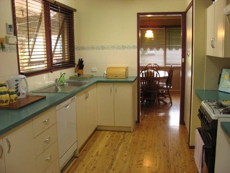 527 Schaefer St, Lavington NSW 2641