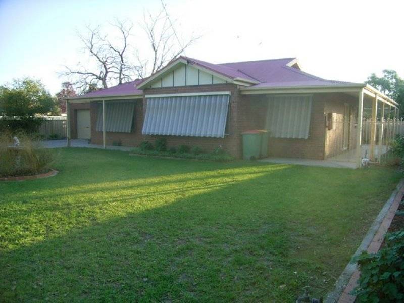 111 Sturt Street, Howlong NSW 2643