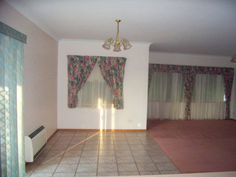 111 Sturt Street, Howlong NSW 2643