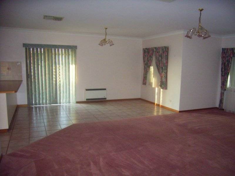 111 Sturt Street, Howlong NSW 2643