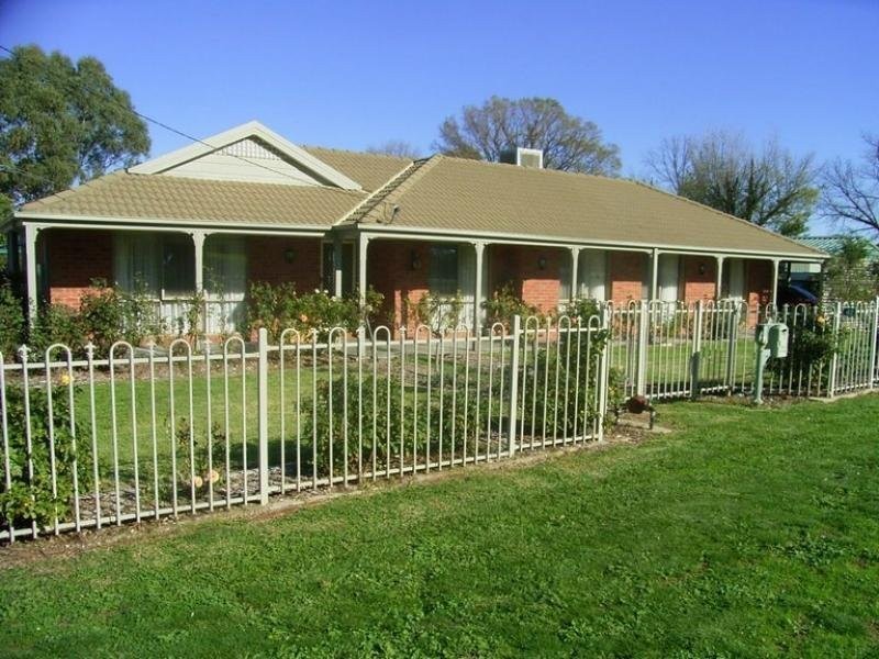 42 Russell Street, Howlong NSW 2643