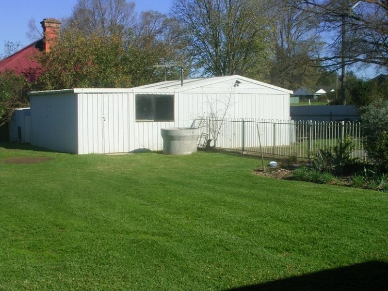 42 Russell Street, Howlong NSW 2643