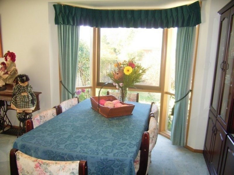 42 Russell Street, Howlong NSW 2643