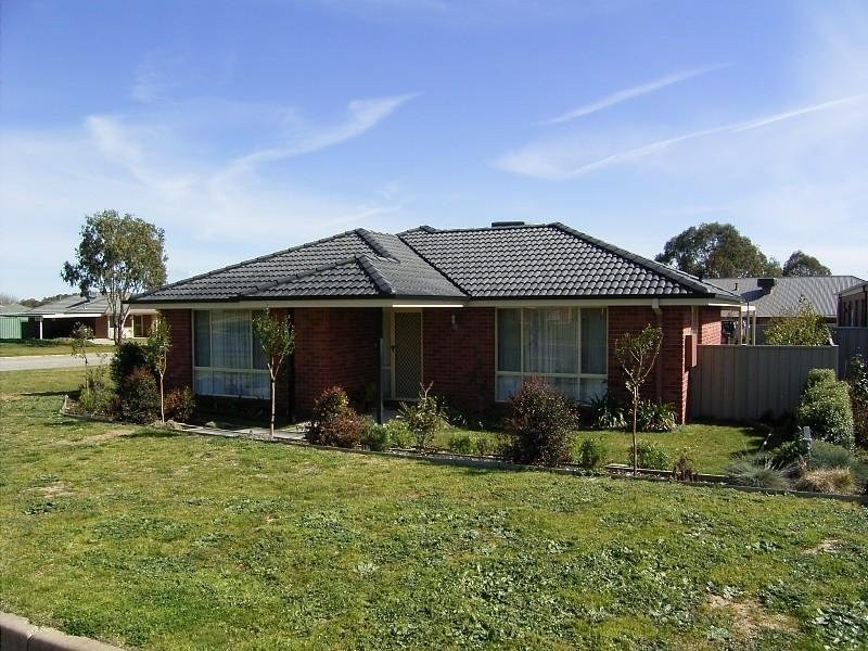 14 Quandong Road, Thurgoona NSW 2640