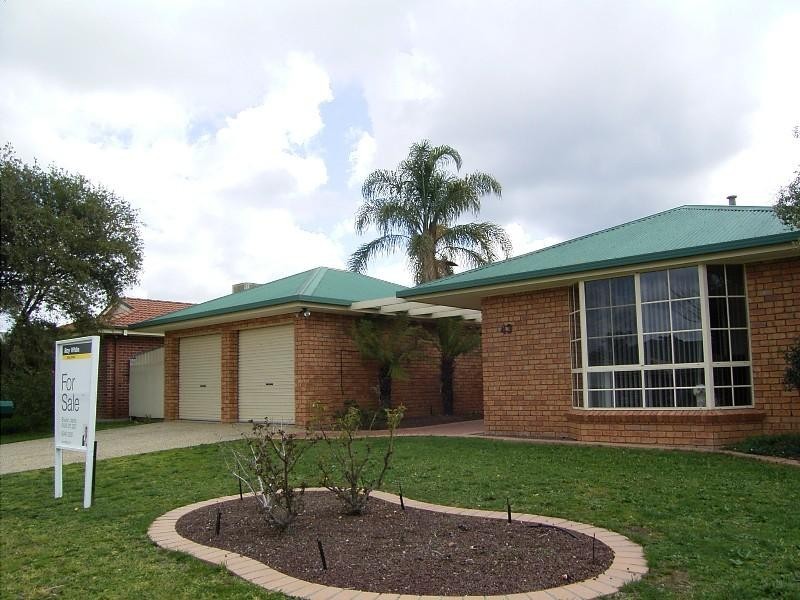 43 Saville Ave, Lavington NSW 2641