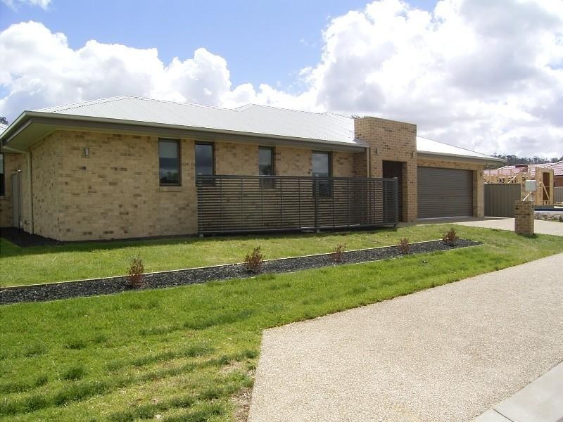 2 Darga Place, Lavington NSW 2641