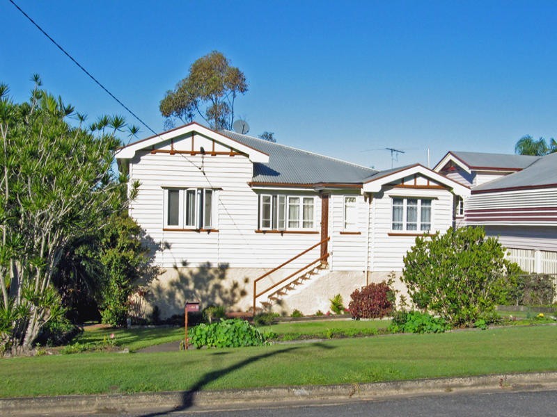 8 Clegg Parade, Newmarket QLD 4051