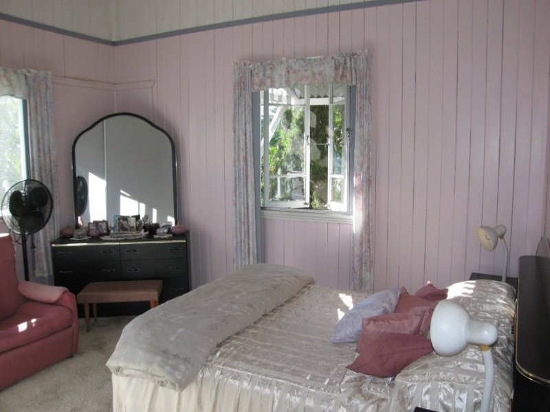 8 Clegg Parade, Newmarket QLD 4051