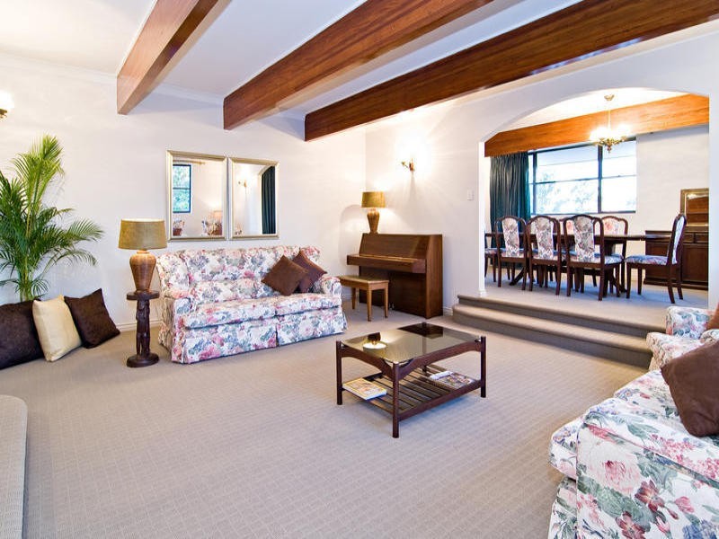 1115 South Pine Road, Arana Hills QLD 4054