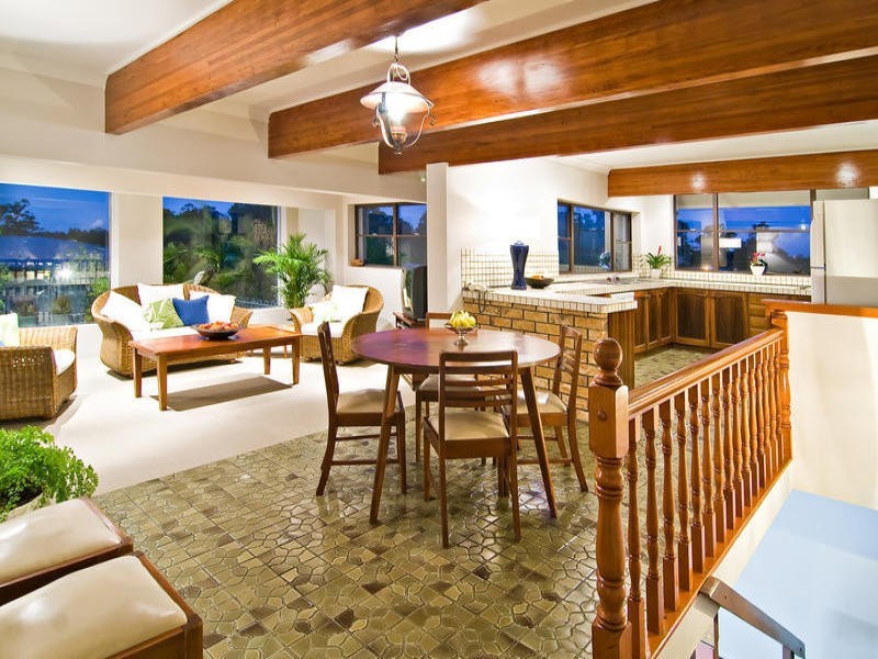 1115 South Pine Road, Arana Hills QLD 4054