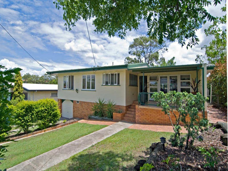 8 Brewster Street, Stafford Heights QLD 4053