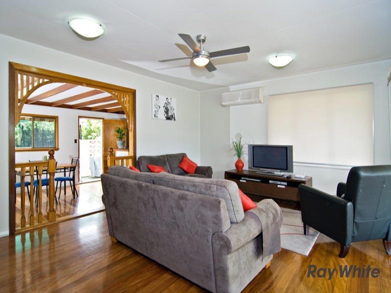 8 Brewster Street, Stafford Heights QLD 4053