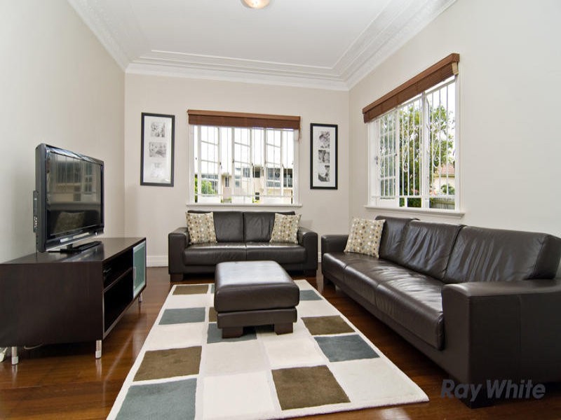 16 Rhodes Street, Stafford QLD 4053