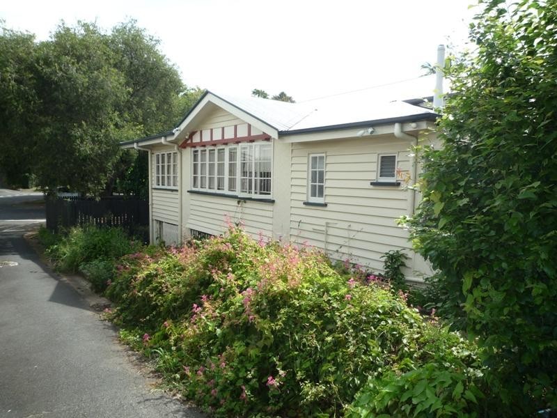 1 Lanham Crescent, Newmarket QLD 4051