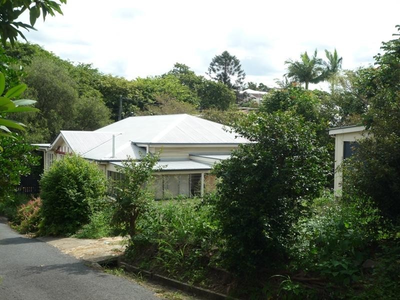 1 Lanham Crescent, Newmarket QLD 4051