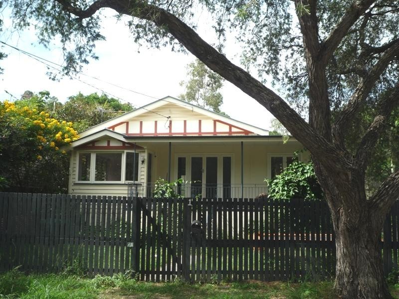 1 Lanham Crescent, Newmarket QLD 4051