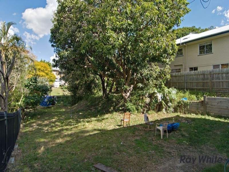 10 Gosman Street, Newmarket QLD 4051