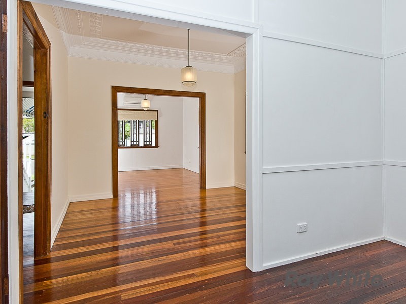 8 Tathra Street, Stafford QLD 4053