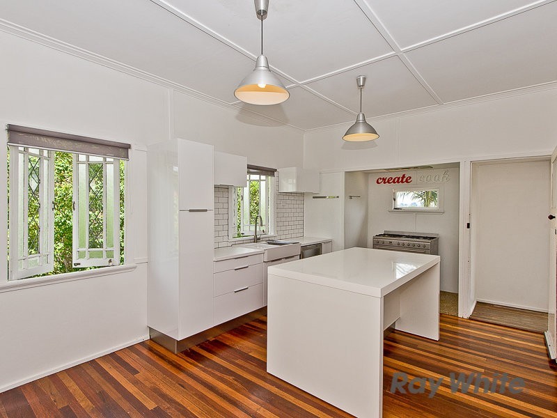 8 Tathra Street, Stafford QLD 4053