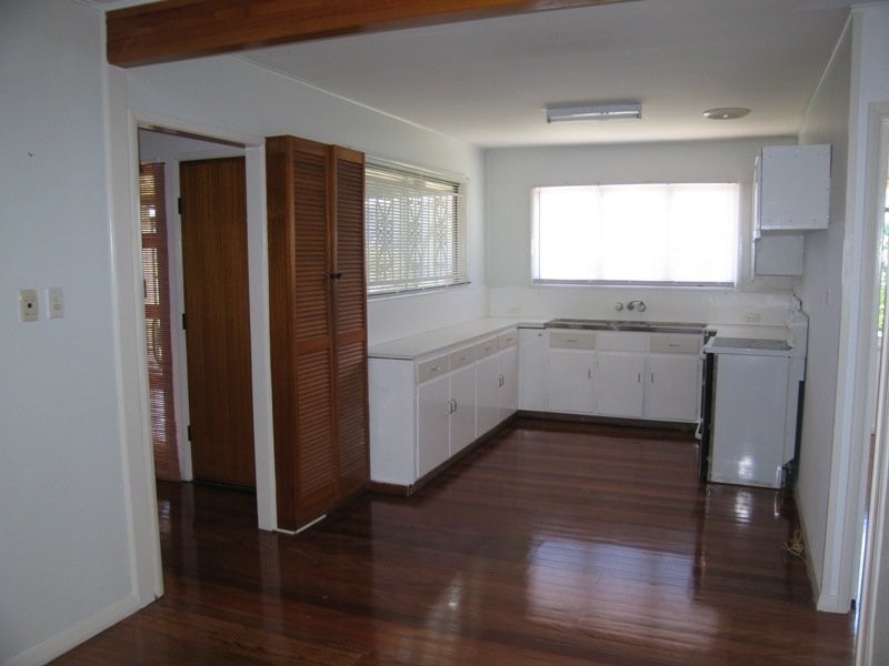 8 Brewster Street, Stafford Heights QLD 4053