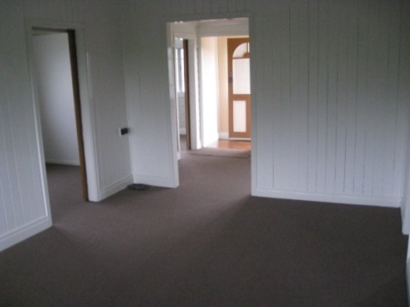 8 Clegg Parade, Newmarket QLD 4051