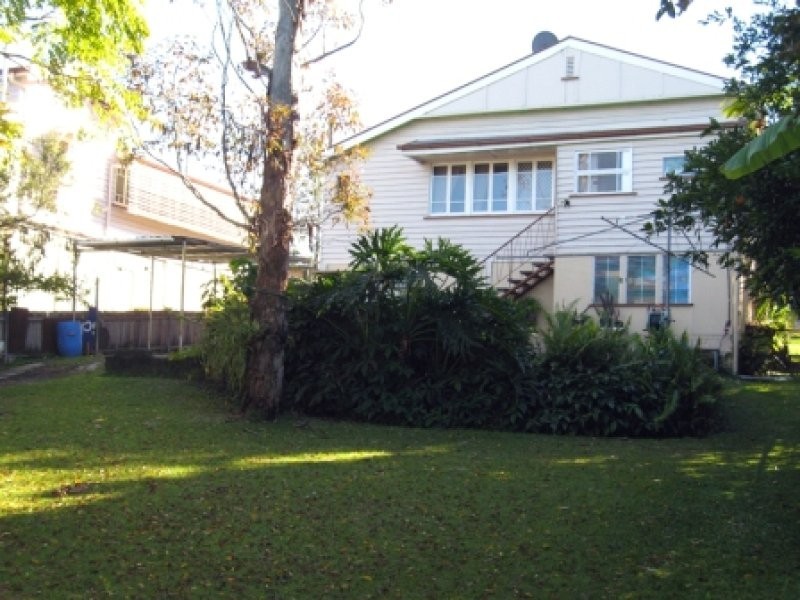 8 Clegg Parade, Newmarket QLD 4051