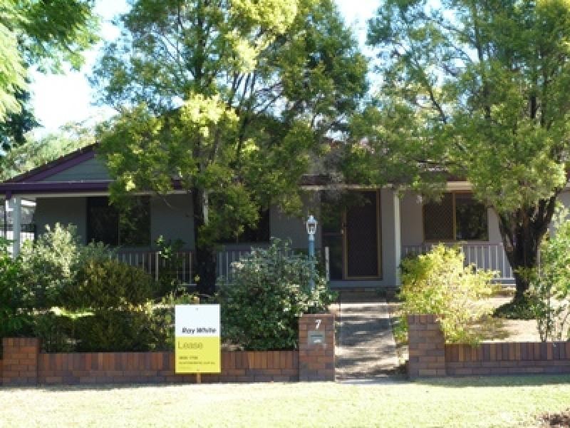 7 Debbie Street, The Gap QLD 4061