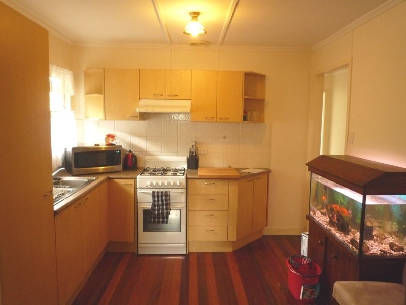 2 Giles Street, Stafford Heights QLD 4053