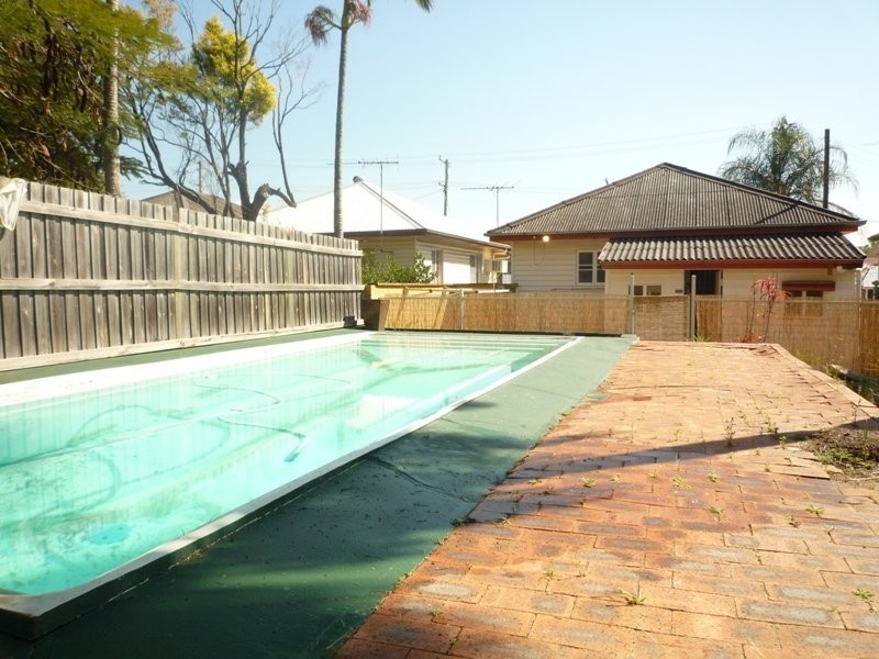 4 White Street, Everton Park QLD 4053