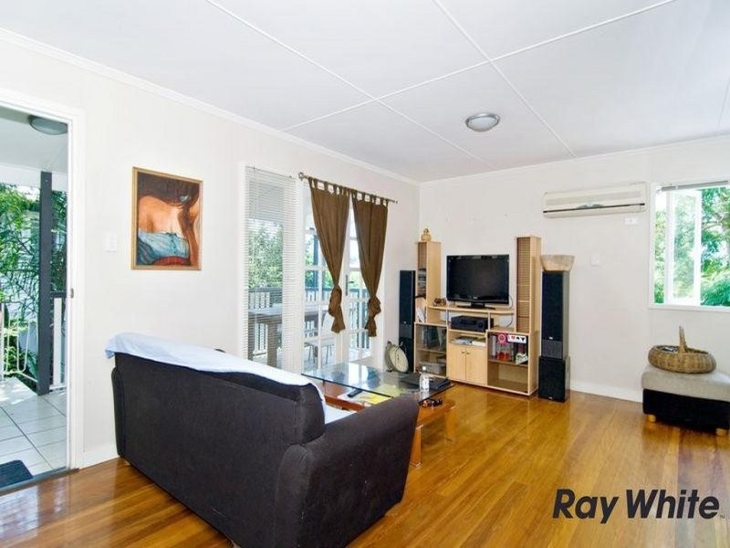 6 Mendel Street, Stafford Heights QLD 4053