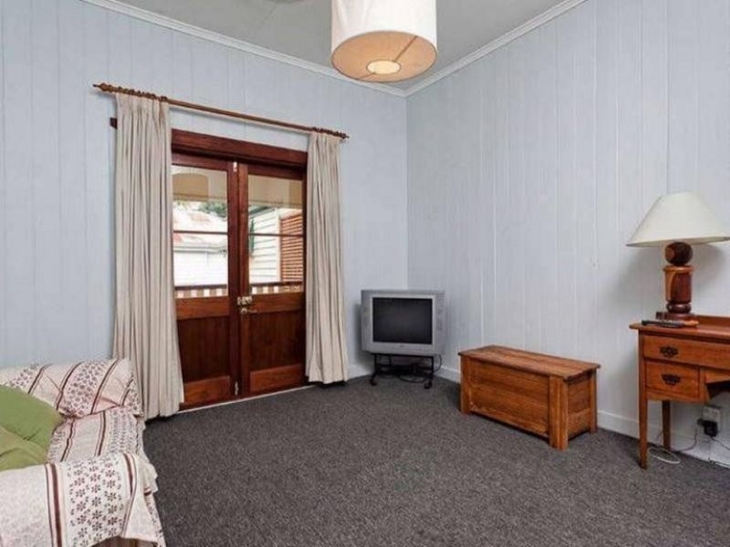 35 Garden Terrace, Newmarket QLD 4051