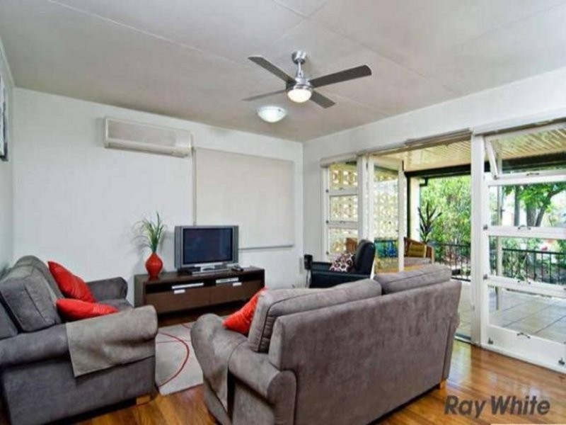 8 Brewster Street, Stafford Heights QLD 4053