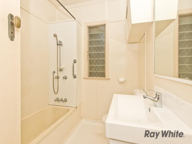 32 Thuruna Street, Stafford QLD 4053