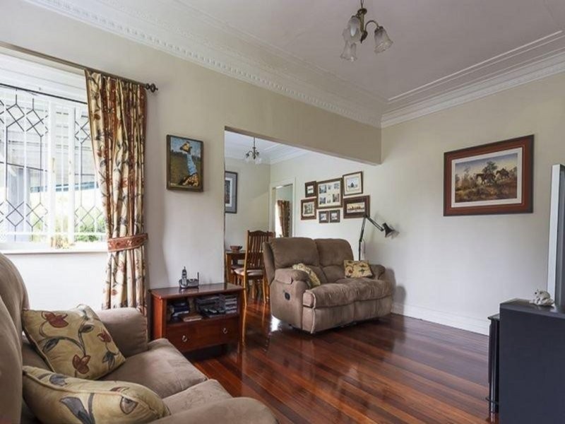 8 Mercer Avenue, Kedron QLD 4031