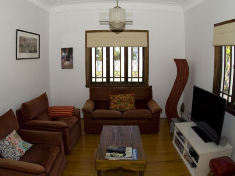 8 Tathra Street, Stafford QLD 4053