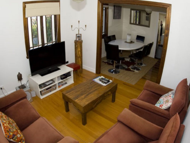 8 Tathra Street, Stafford QLD 4053