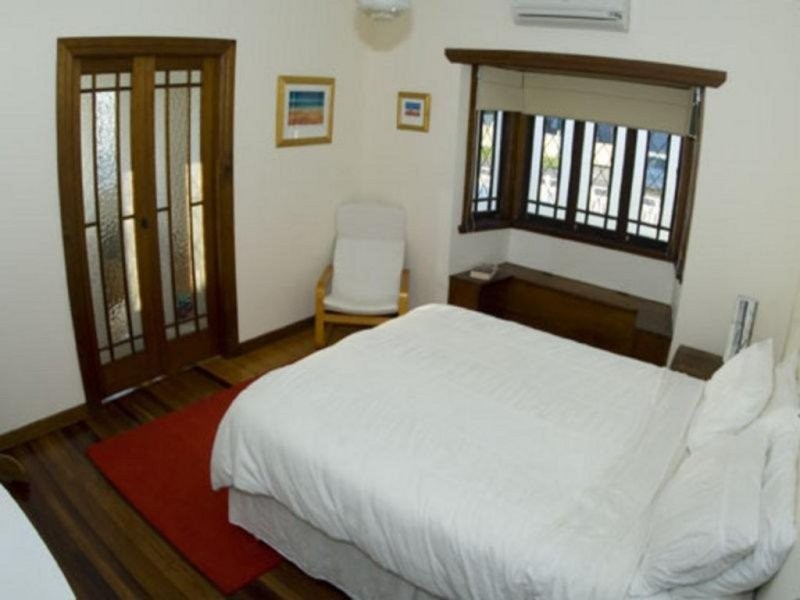 8 Tathra Street, Stafford QLD 4053