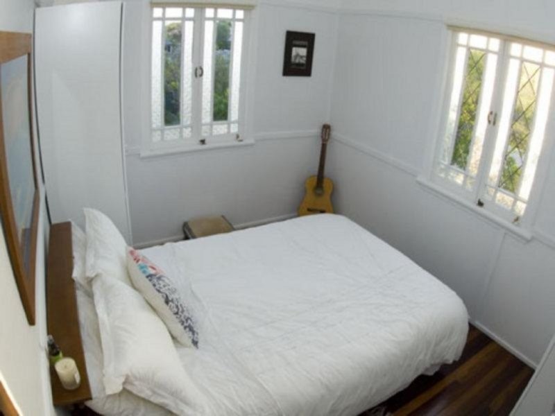 8 Tathra Street, Stafford QLD 4053