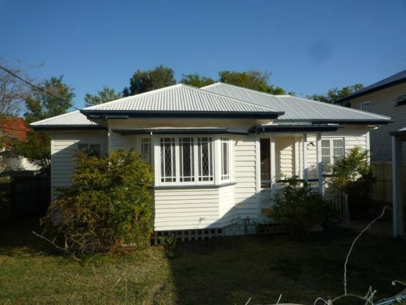 11 Bega Street, Grange QLD 4051