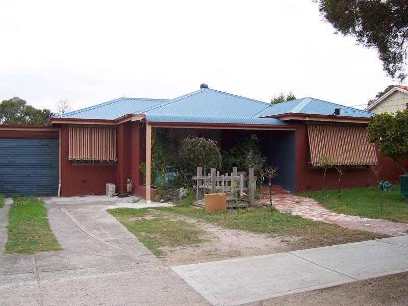 8 The Fairway, Hampton Park VIC 3976