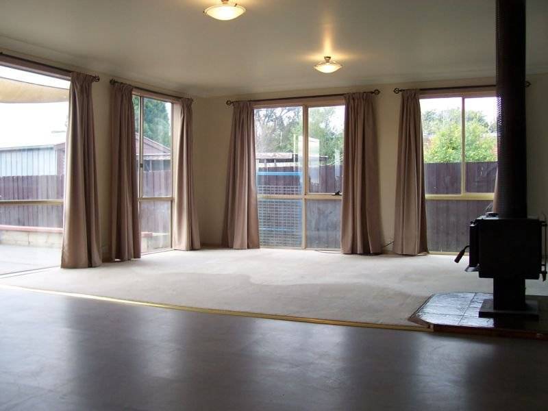 8 The Fairway, Hampton Park VIC 3976