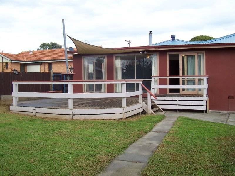 8 The Fairway, Hampton Park VIC 3976